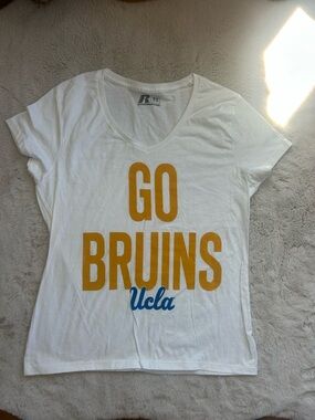 Go Bruins UCLA White V-Neck Tee size medium
